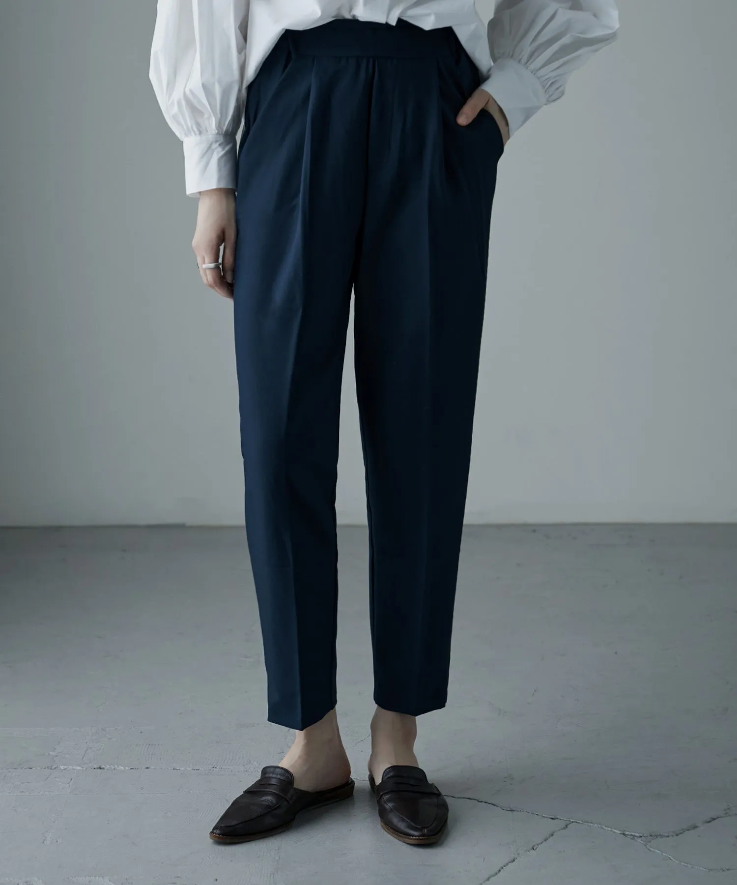 Center press tapered pants