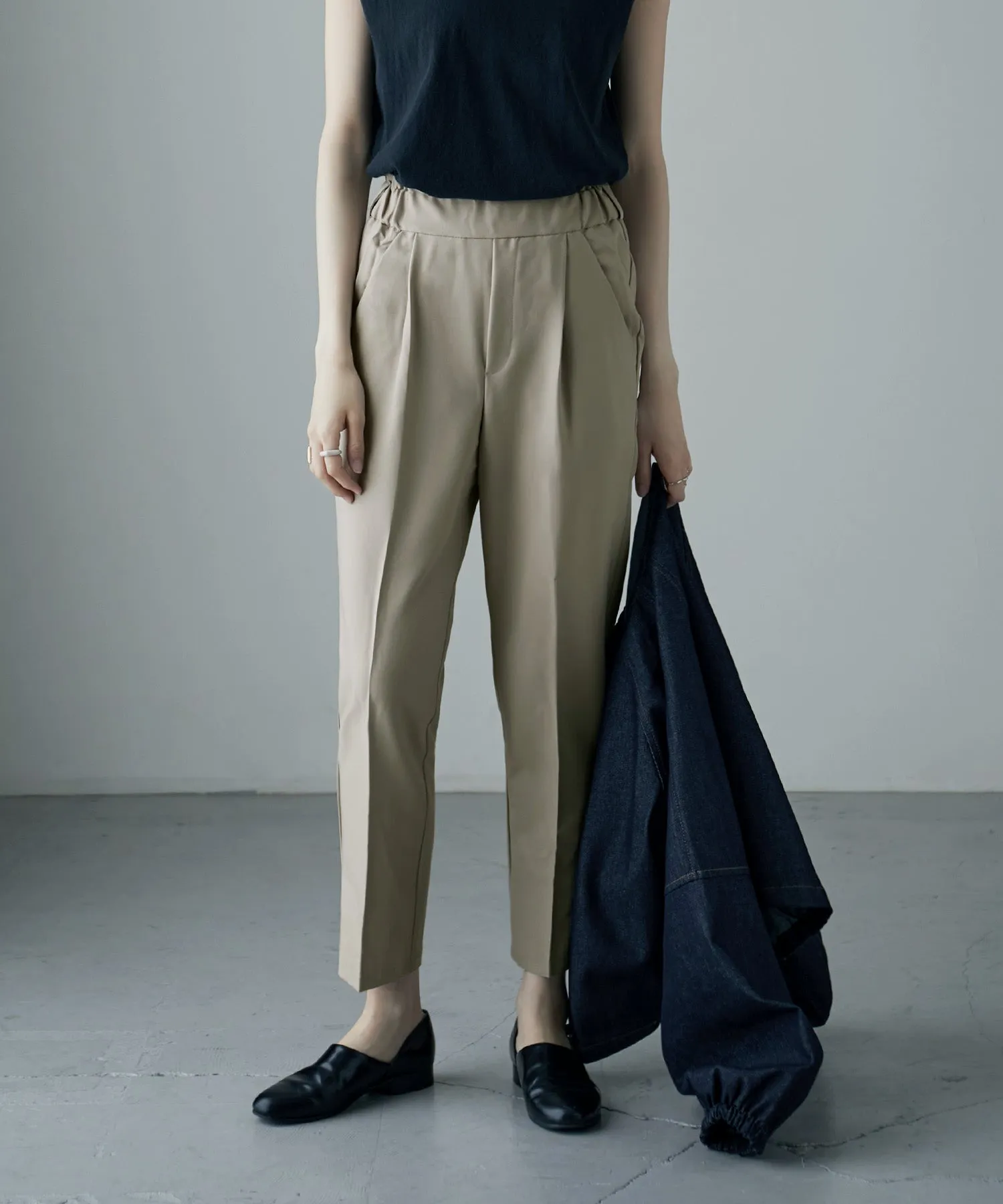 Center press tapered pants