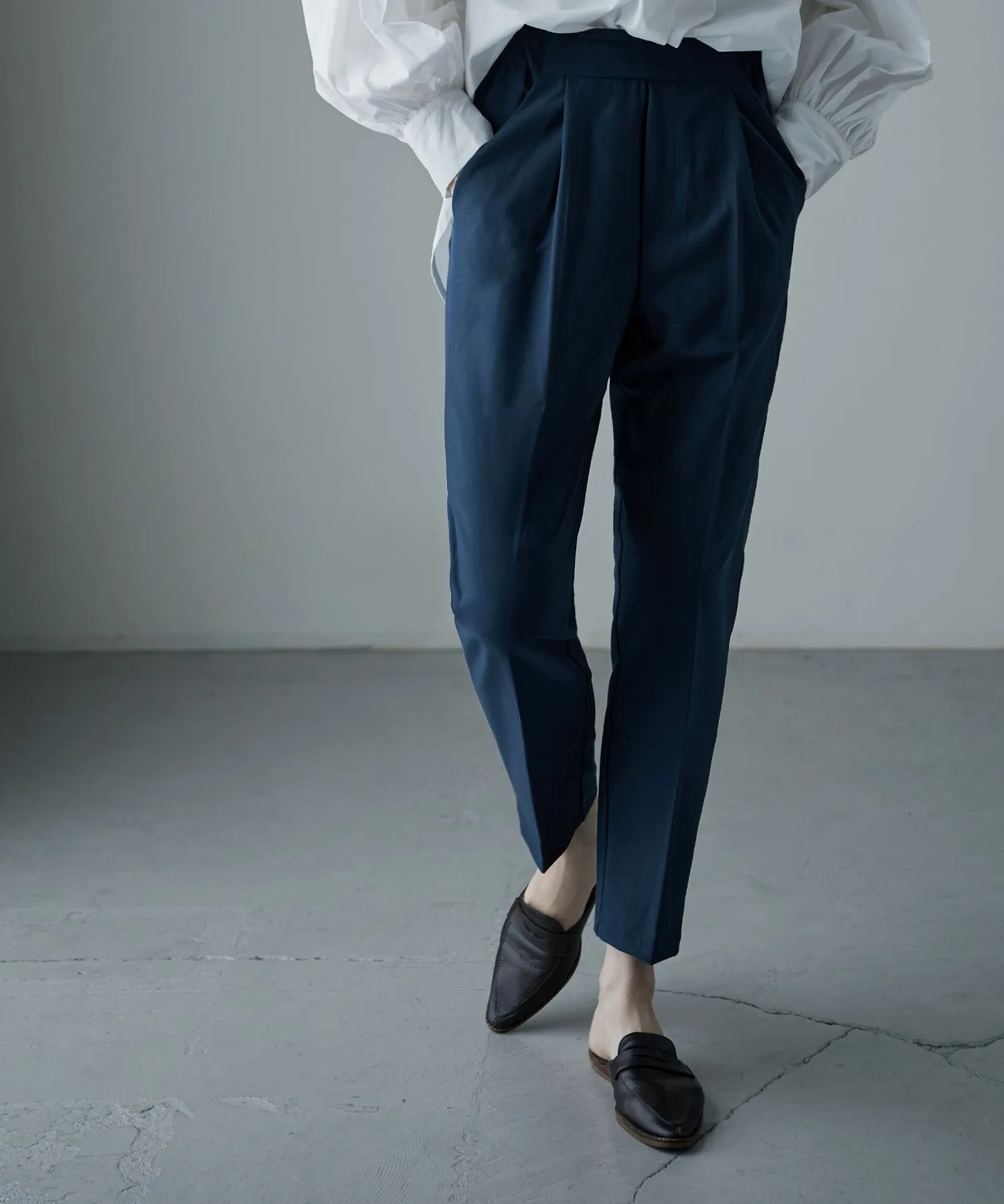Center press tapered pants