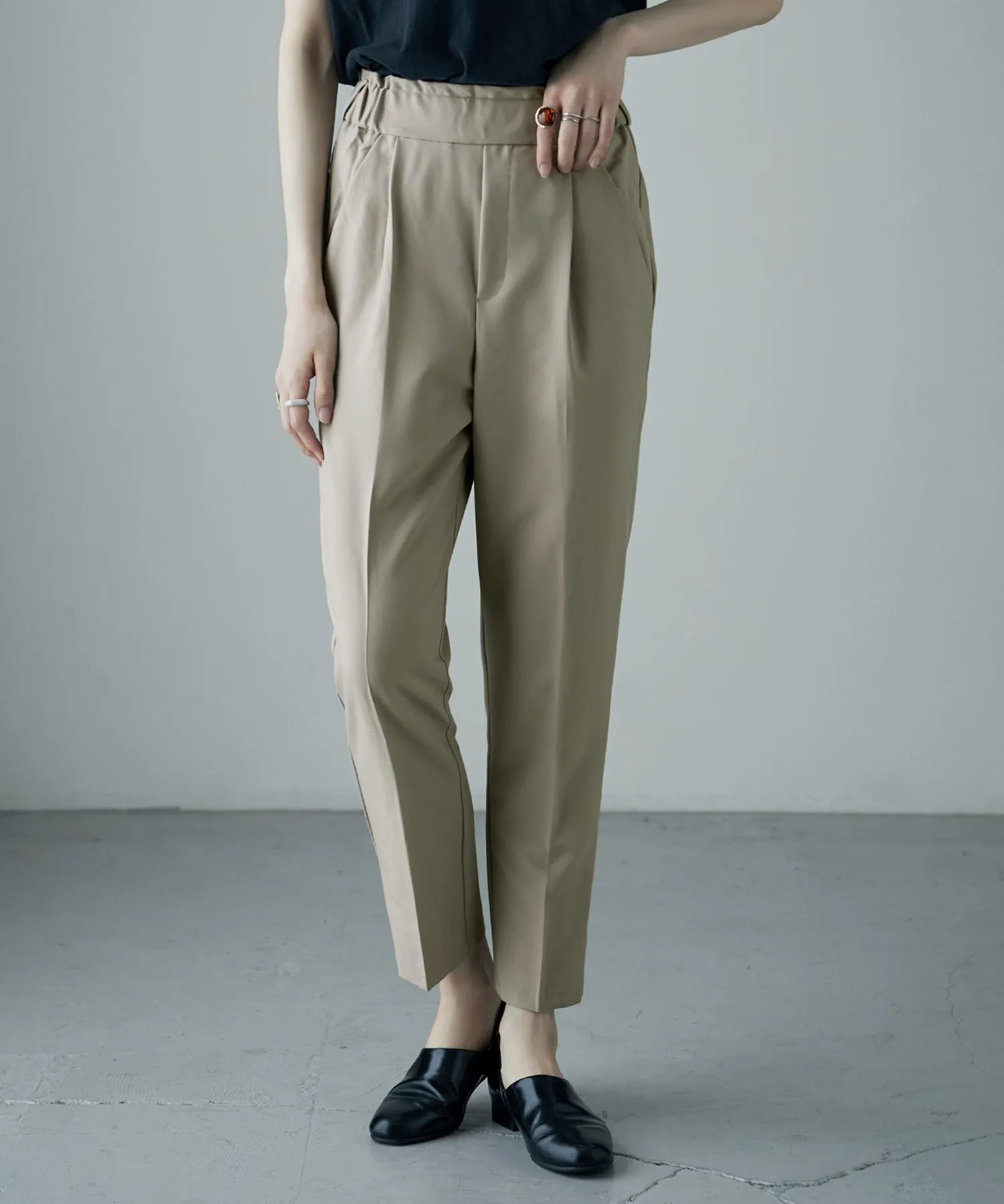 Center press tapered pants