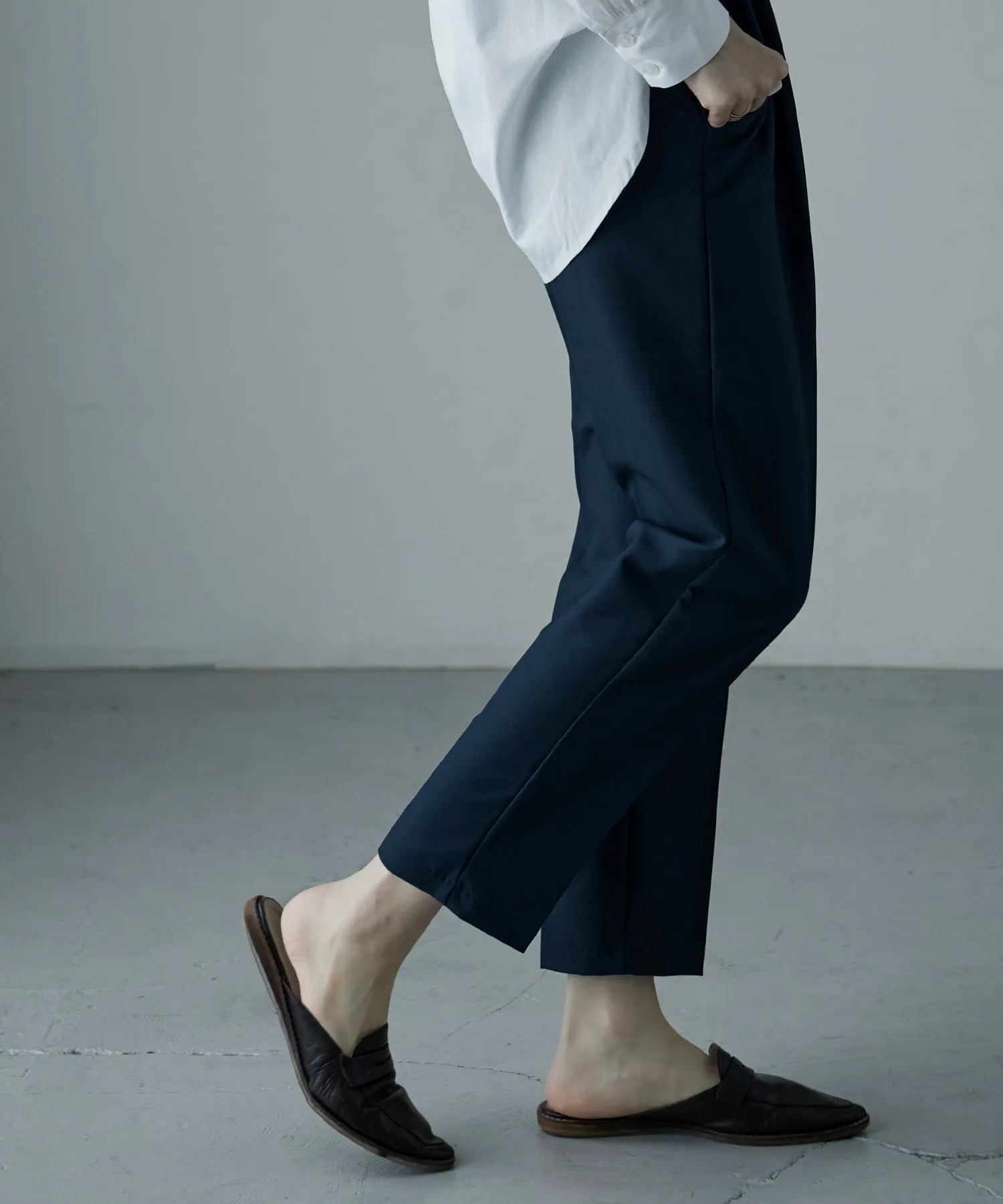 Center press tapered pants