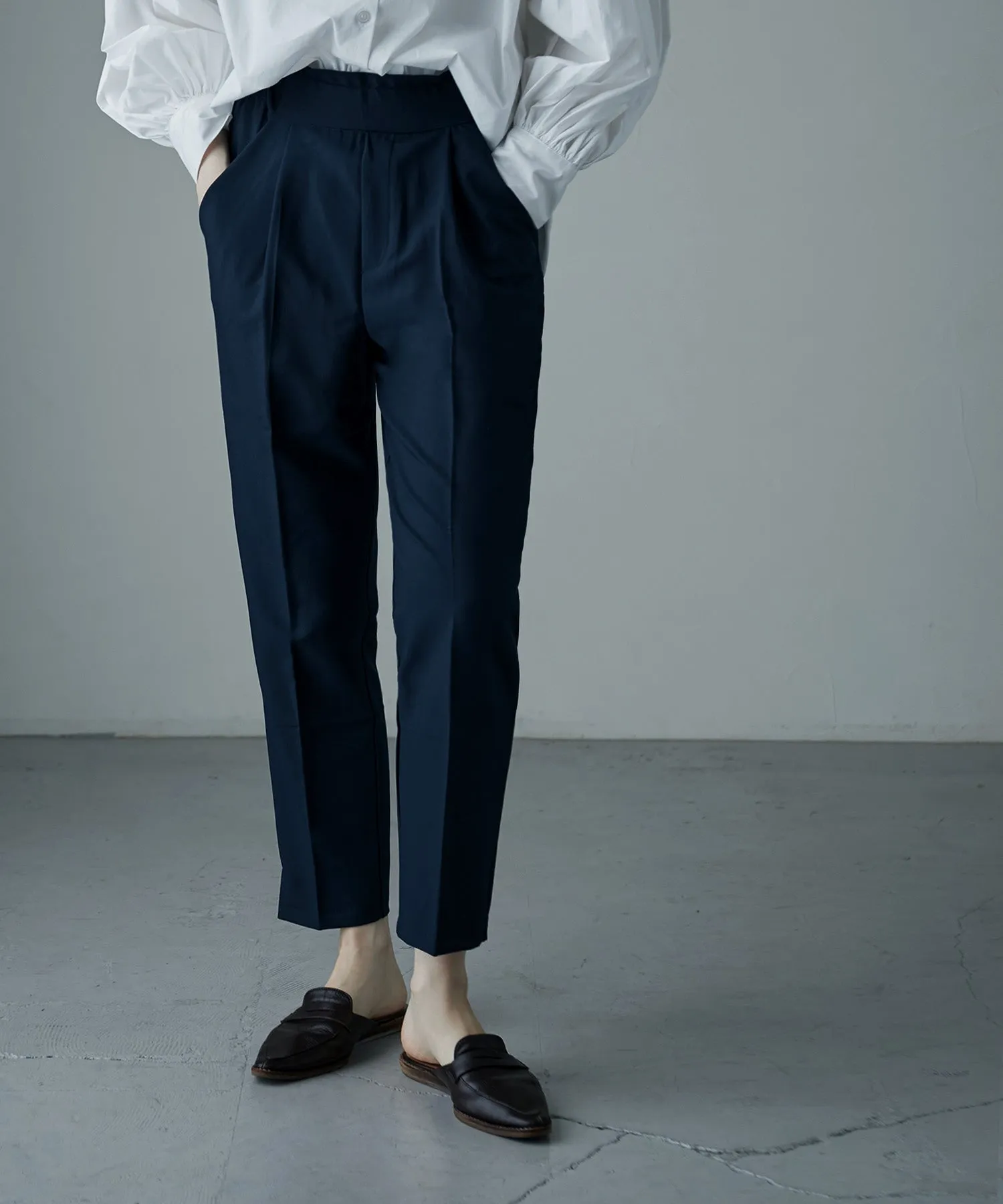 Center press tapered pants