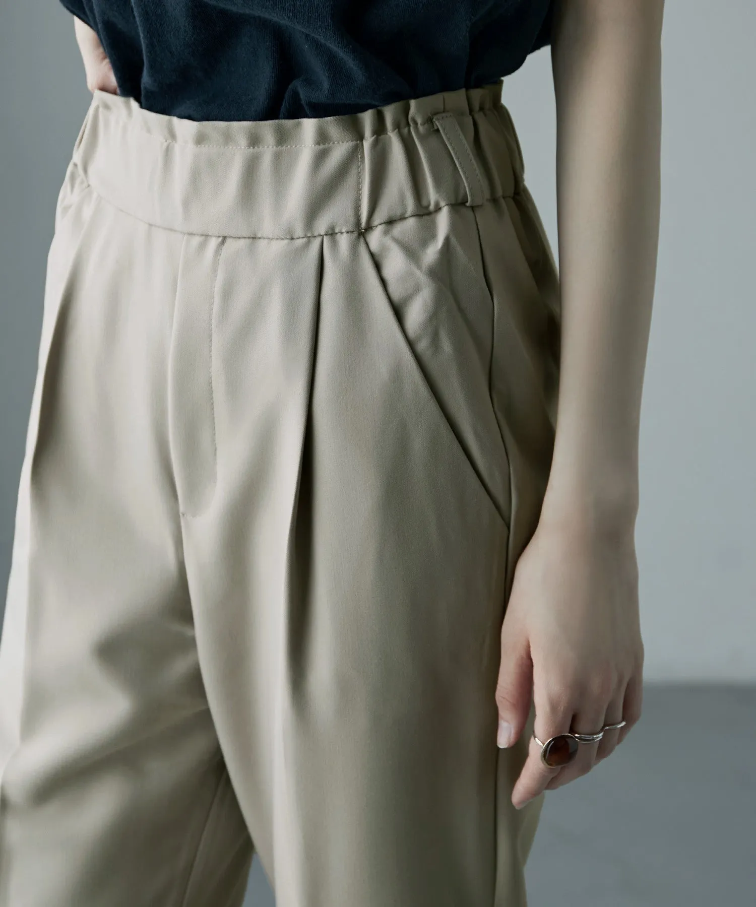 Center press tapered pants