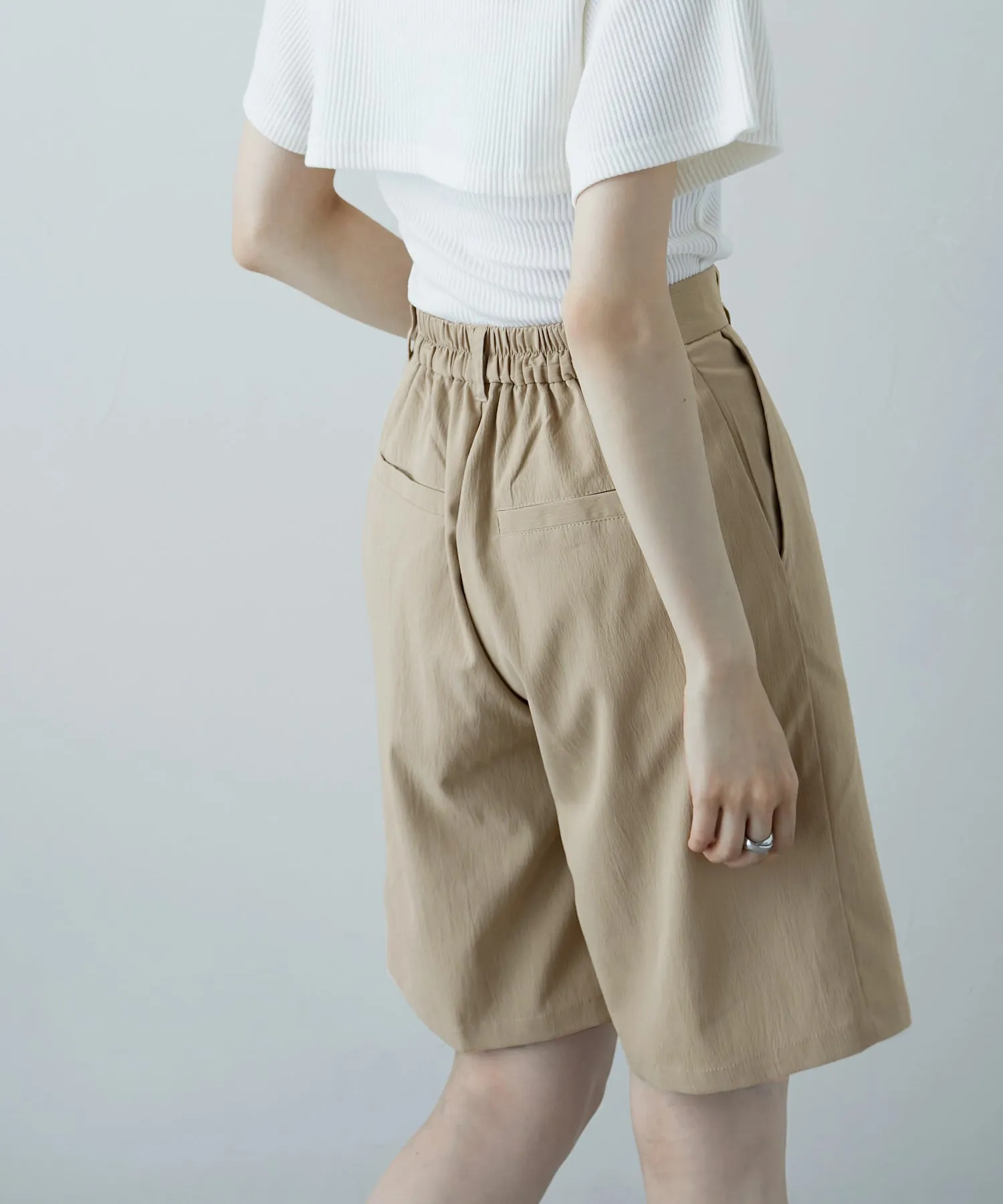 Crepe center press shorts