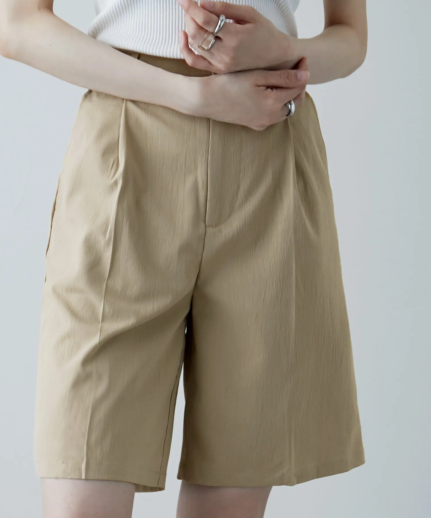 Crepe center press shorts