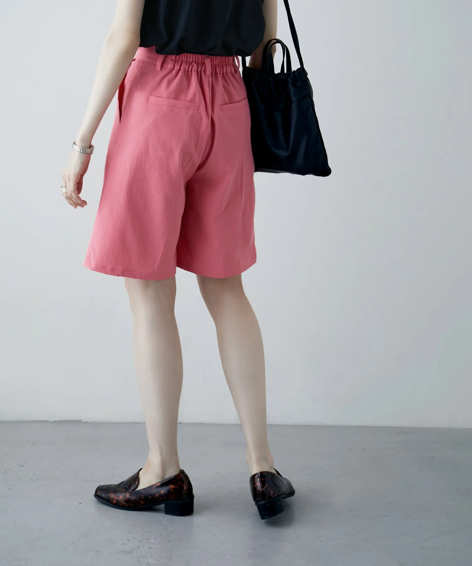 Crepe center press shorts