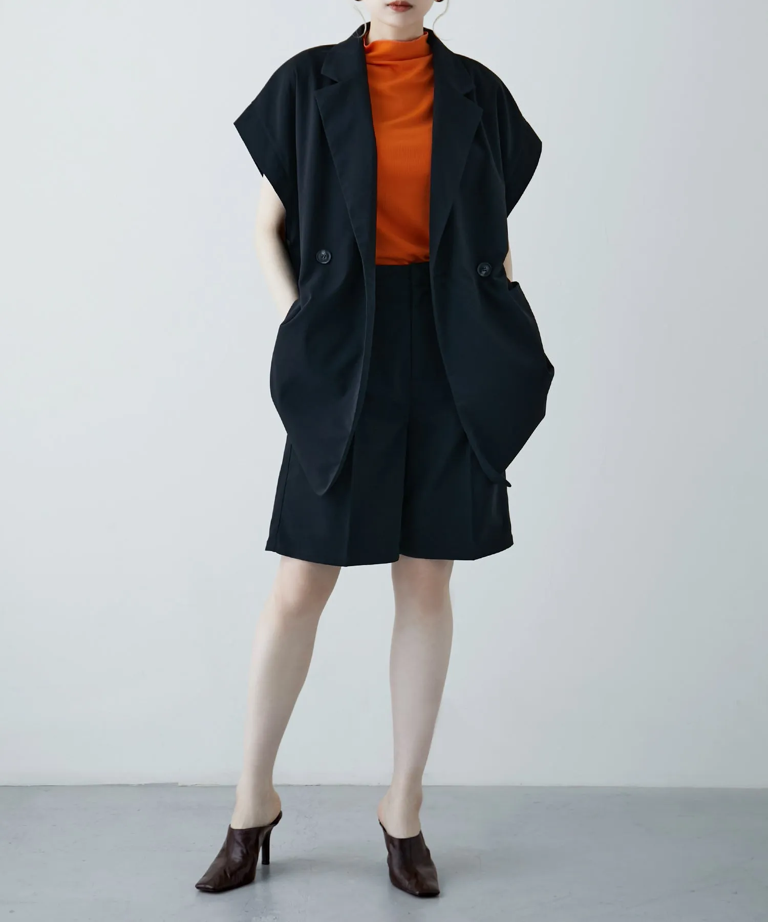 Crepe center press shorts