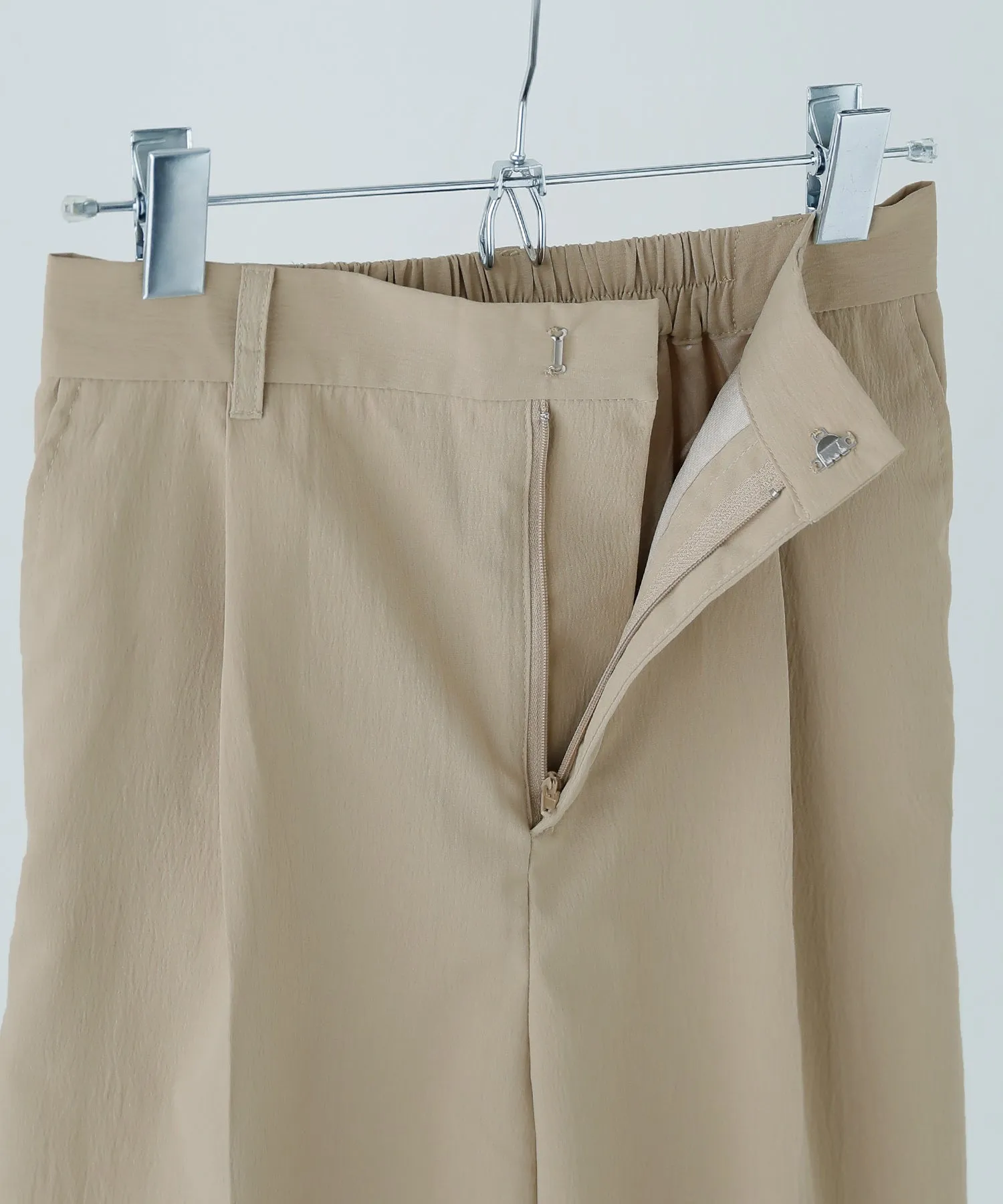 Crepe center press shorts