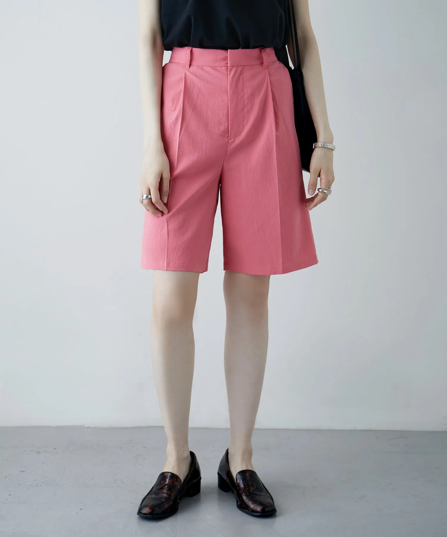Crepe center press shorts