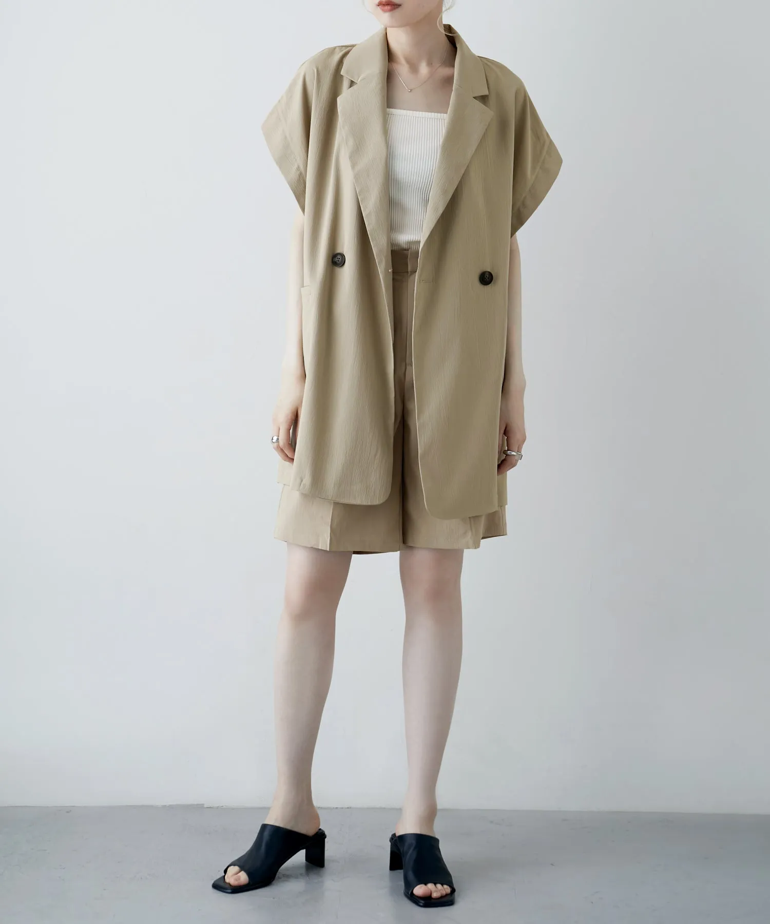 Crepe center press shorts
