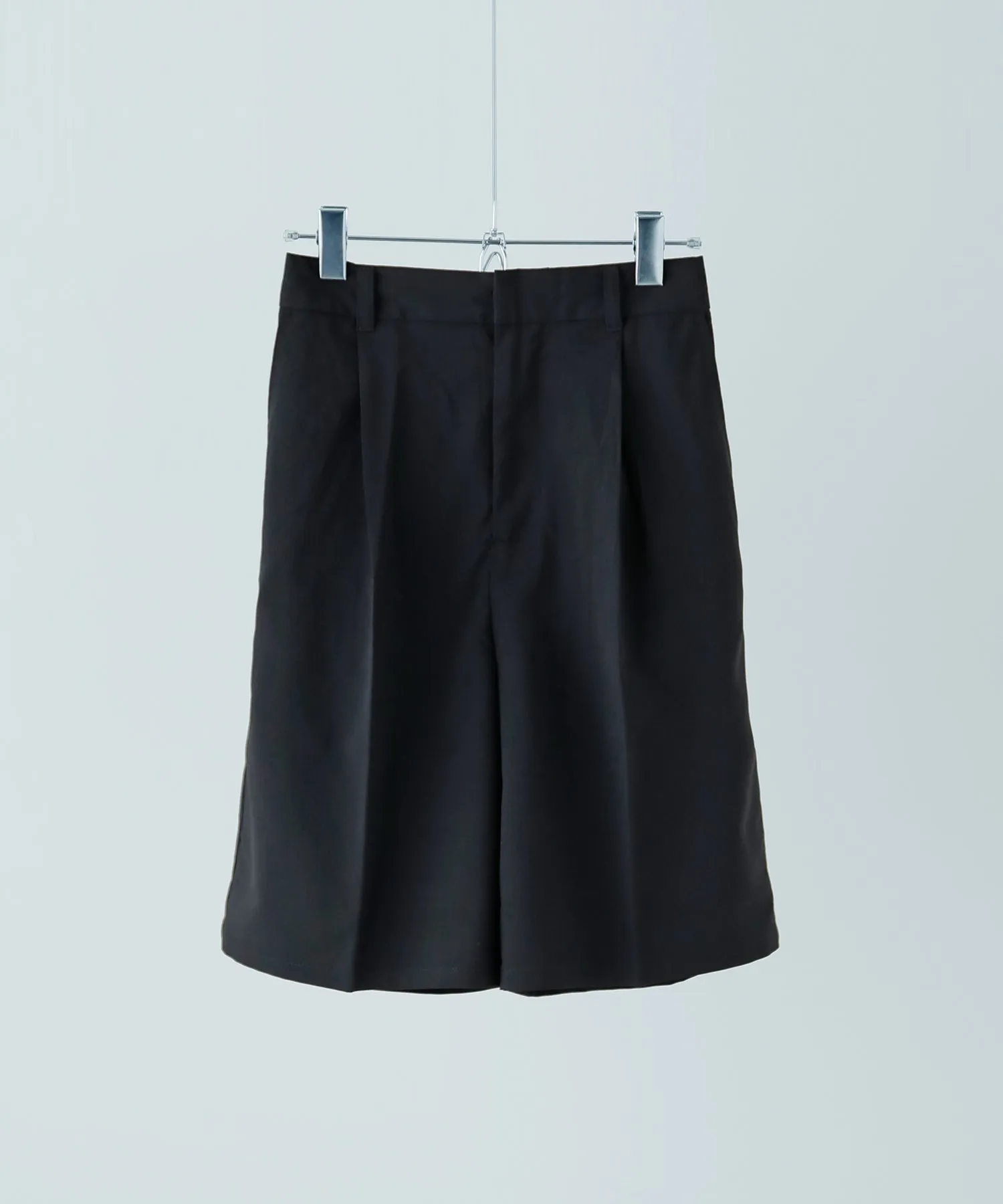Crepe center press shorts
