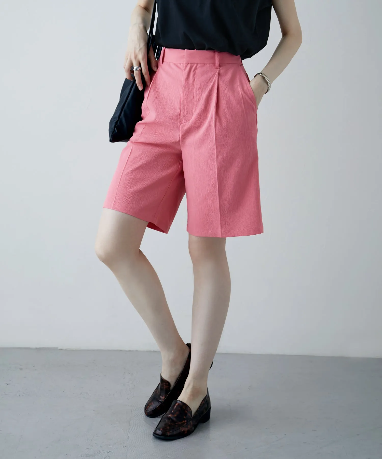 Crepe center press shorts