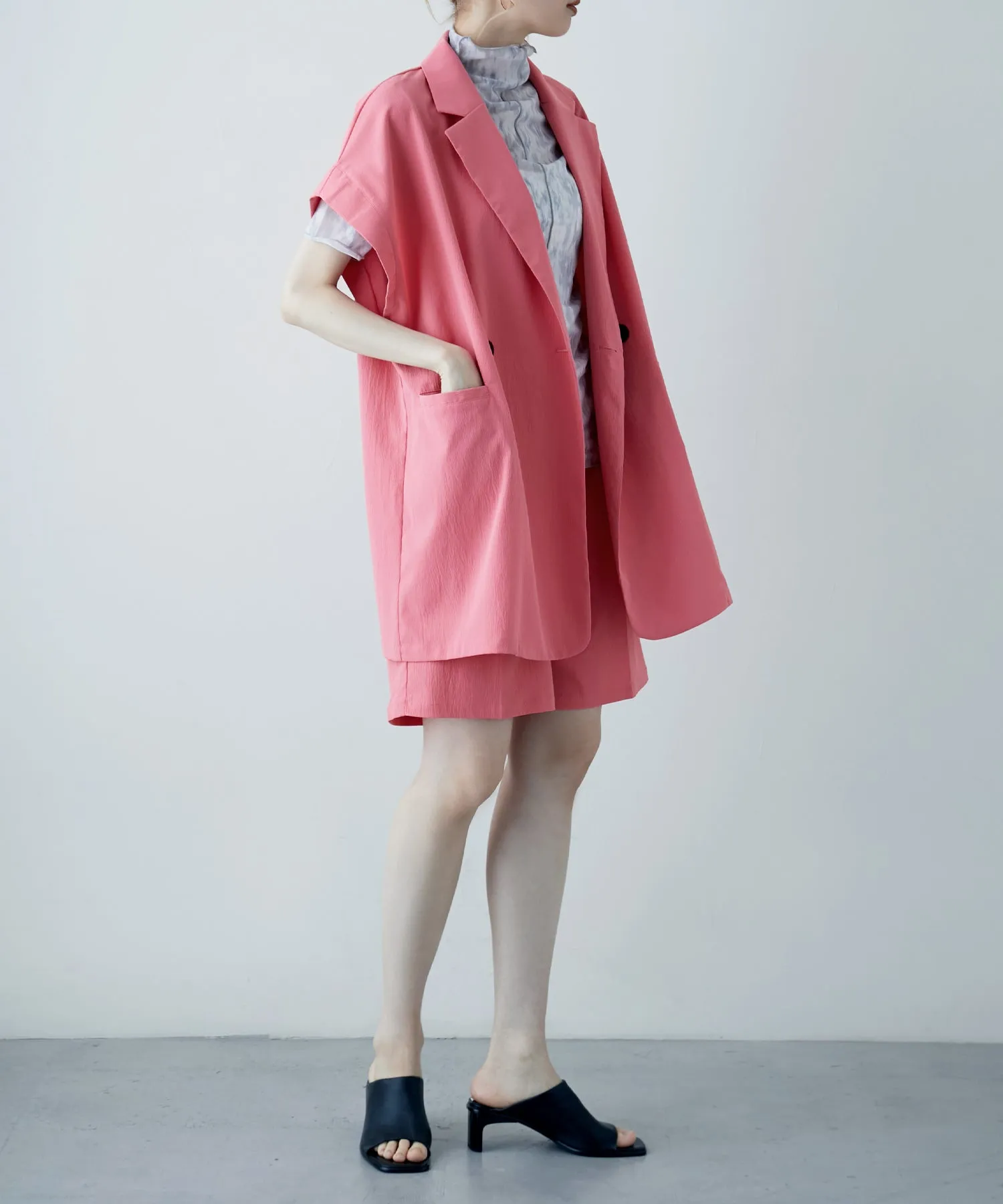 Crepe center press shorts