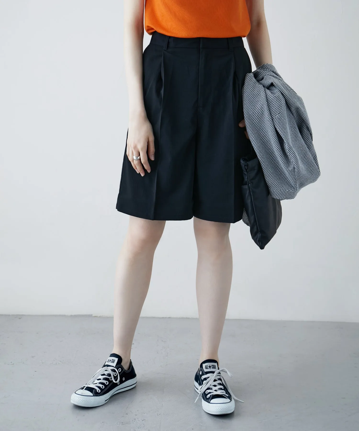 Crepe center press shorts